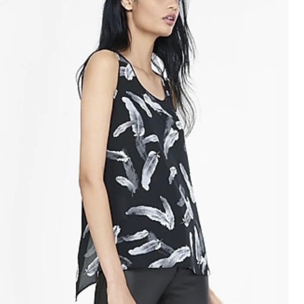 Express Split-Back Feather Top. Medium